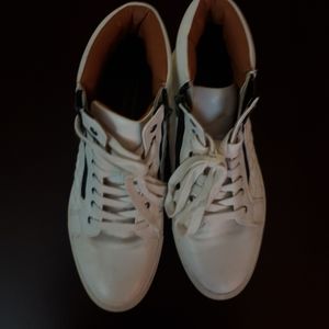 White leather Steve Madden shoes